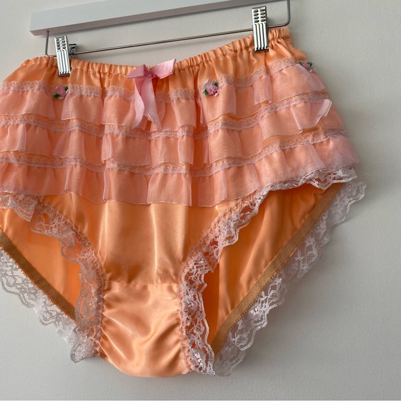 Vintage Intimates & Sleepwear Coquette Frilly Lace Coral Bloomer